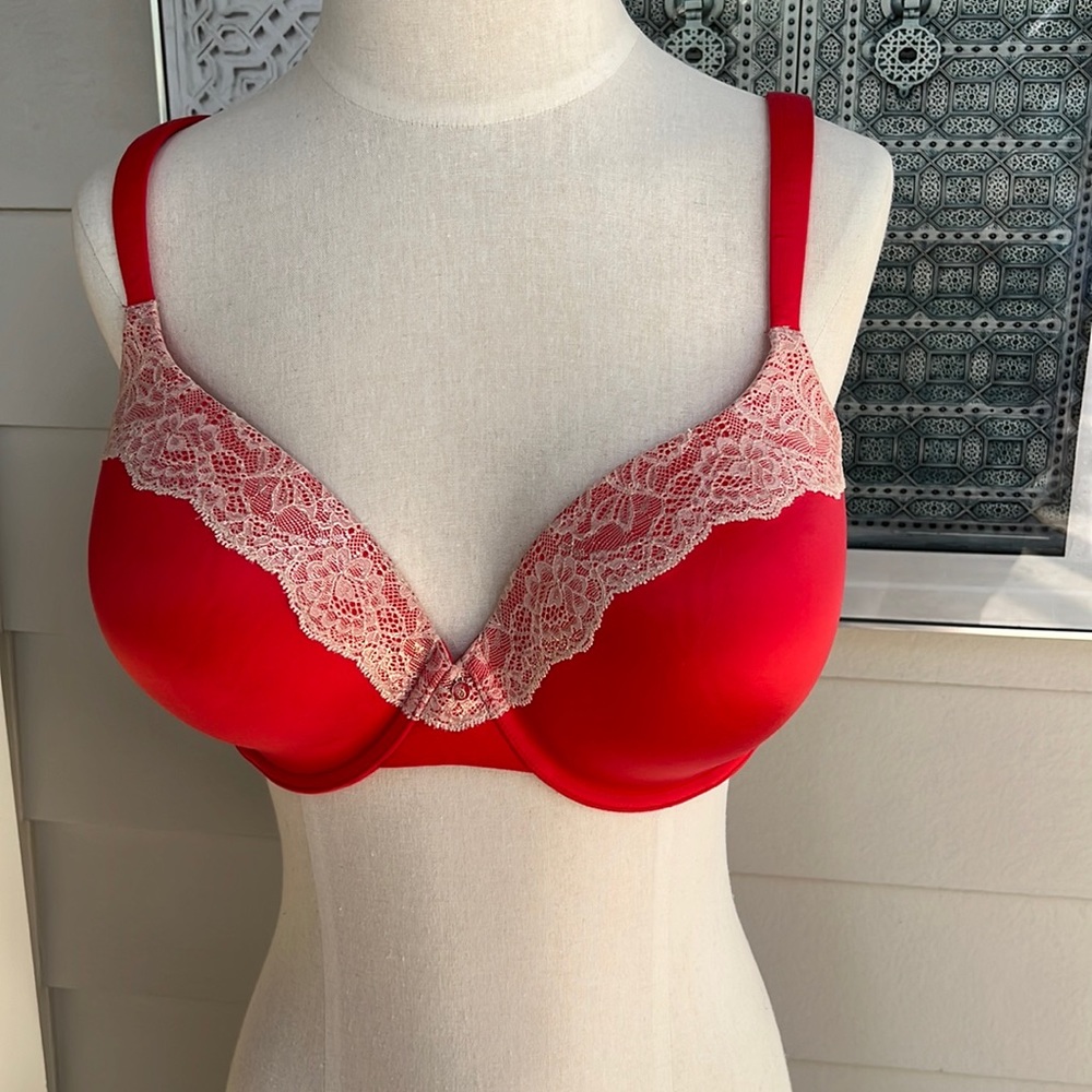 Victoria’s Secret gold lace adorned gold charm red lightly lined underwire bra